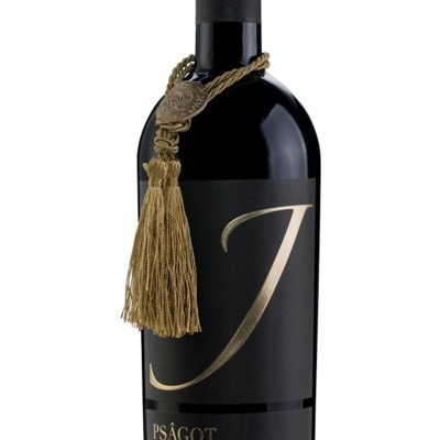 PSAGOT JEWEL RED 750ML is a robust red wine hailing from the Judean Hills region of Israel. It showcases a well-balanced flavor profile