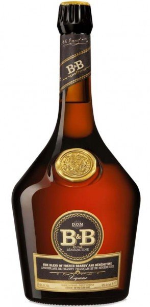 <p>B & B D.O.M KOSHER 750ML is a distinctive liqueur that combines the richness of fine brandy with herbal and honey notes