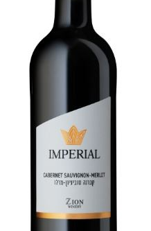 The ZION IMPERIAL CAB/MERLOT 750ML showcases a balanced flavor profile with rich notes of blackcurrant
