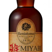 MIYABI JAPANESE WHISKEY offers a balanced flavor profile characterized by subtle notes of vanilla