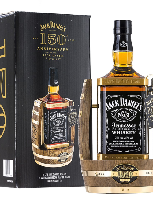 <p>The JACK DANIELS GIFT-SET 1.75L offers a smooth and rich flavor profile characterized by notes of vanilla