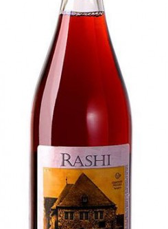 <p>The Rashi Light Red Concord 750ml is a vibrant wine known for its fruity flavor profile
