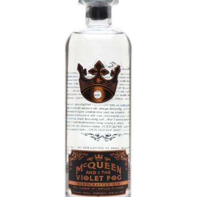MCQUEEN GIN 750ML presents a balanced flavor profile characterized by a blend of botanicals