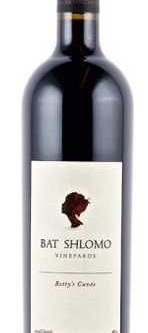 BAT SHLOMO BETTY'S CUVEE 750ML is a meticulously crafted wine that showcases a harmonious blend of grape varieties from the renowned Galilee region in Israel. Its flavor profile features notes of ripe berries