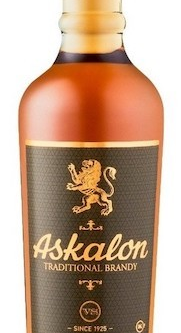 ASHKELON BRANDY VS is a premium spirit hailing from the renowned wine-producing region of Israel. It is characterized by a rich flavor profile that combines notes of dried fruits