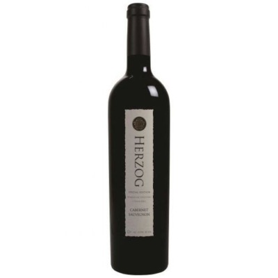 The HERZOG SR CHALK HILL CAB SAUV 750ML is a robust Cabernet Sauvignon from the renowned Chalk Hill region in California. This wine features rich notes of dark berries