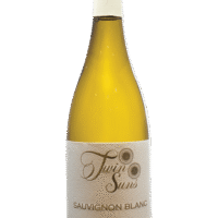 <p>TWIN SUNS SAUV BLANC 750 is a crisp white wine originating from the renowned vineyards of New Zealand. It features vibrant notes of citrus and green apple