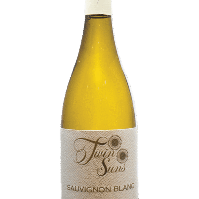 TWIN SUNS SAUV BLANC 750 is a crisp white wine originating from the renowned vineyards of New Zealand. It features vibrant notes of citrus and green apple