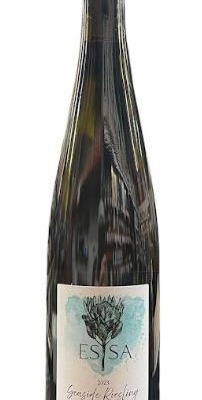 <p>ESSA SEASIDE RIESLING is a crisp white wine that showcases bright notes of citrus and green apple