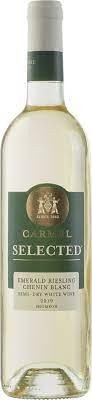 The CARMEL EMERALD RIESLING/CHENIN offers a refreshing blend of floral and fruity notes