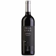 TEAL LAKE SPECIAL RESERVE CAB SAUV 750ML is a robust red wine hailing from a renowned wine region. It features a well-balanced flavor profile with notes of dark berry fruits