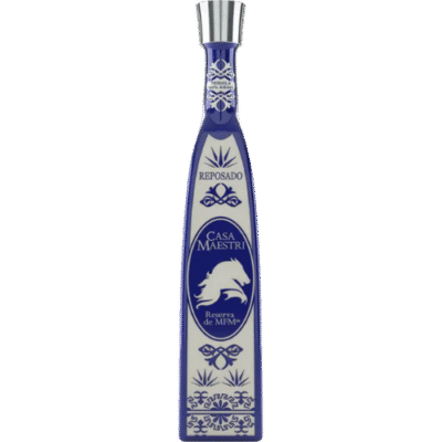 CASA MAESTRI CAFE TEQUILA 750ML is a unique blend that offers a rich coffee flavor harmoniously combined with the traditional essence of premium tequila. Distilled in the heart of Jalisco