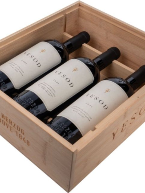 <p>The HERZOG COMBO GIFT SET 750ML features a selection of premium wines that highlight the rich