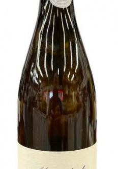 DOM DE MONTILLE LES DURESSES is a white wine showcasing a distinctive flavor profile characterized by vibrant acidity and notes of stone fruit