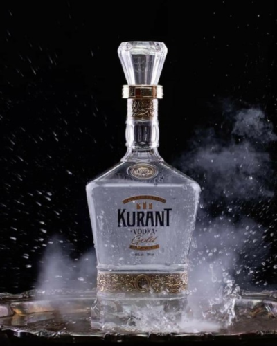 KURANT GOLD VODKA 750ML features a clean and crisp flavor profile with a smooth finish