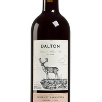 The DALTON FAMILY CAB SAUV 750ML features a robust flavor profile characterized by ripe blackberries