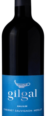 The GILGAL CAB SAUV MERLOT 750ML features a balanced flavor profile with rich notes of blackcurrant and dark fruits