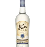 <p>TRES AGAVES BLANCO 1L offers a clean and vibrant flavor profile characterized by citrus and herbal notes
