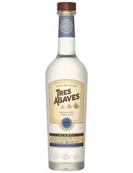 <p>TRES AGAVES BLANCO 1L offers a clean and vibrant flavor profile characterized by citrus and herbal notes