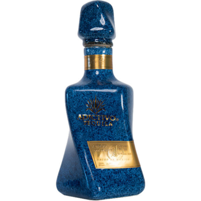 ADICTIVO ANEJO BLUE BOTTLE 750ML offers a rich flavor profile characterized by notes of caramel