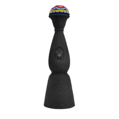 CLASE AZUL DURANGO MEZCAL 750ML showcases a vibrant flavor profile characterized by notes of agave