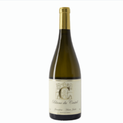 Domaine du Castel C Blanc is a refreshing white wine from the Judean Hills region of Israel. It presents a balanced flavor profile featuring citrus notes alongside hints of stone fruits and a mineral undertone