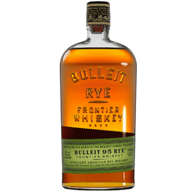 BULLEIT RYE 375ML is a premium American whiskey that showcases the distinctive spiciness typical of rye grains. Produced in the U.S. Midwest