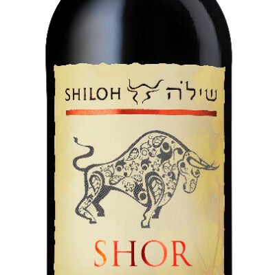 SHILOH CAB SAUV SHOR 750ML is a robust Cabernet Sauvignon hailing from Israel's esteemed wine region. It exhibits notes of dark berries