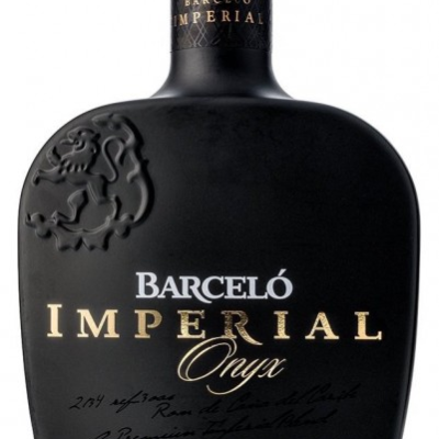 The BARCELL0 ONYX IMPERIAL 750ML is a robust wine characterized by its deep