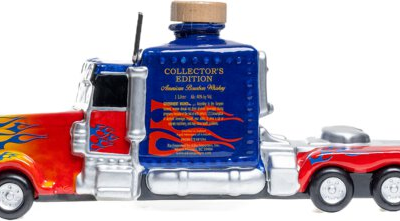 <p>The COLLECTORS S-TRUCK BOURBON 1L offers a rich and complex flavor profile characterized by notes of caramel